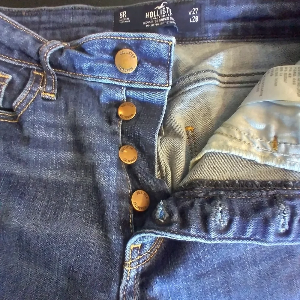 Hollister Womens Denim Jean Size 5R Button Up Raw Hem